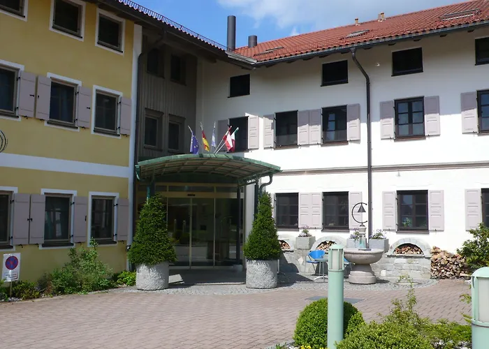Szálloda Neuwirt Sauerlach