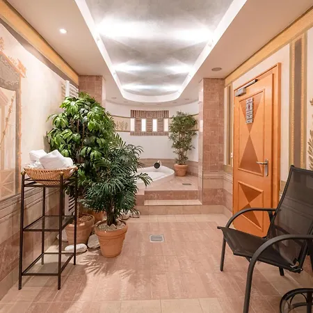 Neuwirt Hotel 4*